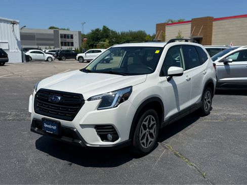 Used 2023 Subaru Forester Premium AWD/4WD image 3