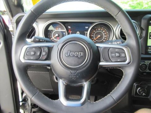 Used 2023 Jeep Gladiator Overland w/ LED Lighting Group AWD/4WD image 22