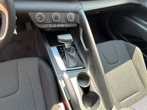 New 2026 Hyundai Elantra SE FWD image 28