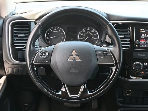 Used 2017 Mitsubishi Outlander SE FWD image 11