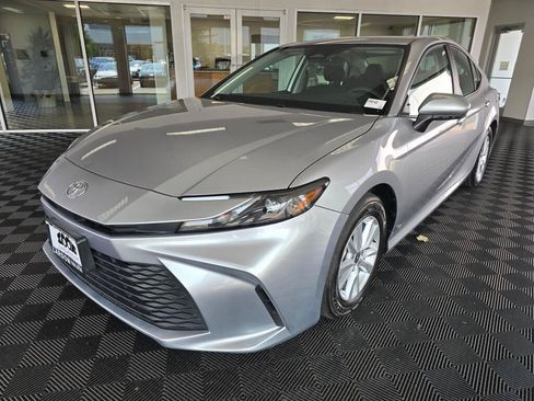 Used 2025 Toyota Camry LE FWD image 7