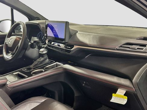 Used 2025 Toyota Sienna XSE w/ XSE Plus Package FWD image 29