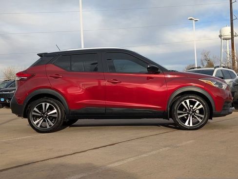 Used 2019 Nissan Kicks SV image 2