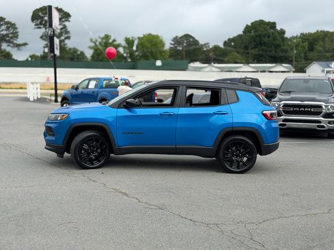 Used 2024 Jeep Compass Latitude w/ Altitude Special Edition AWD/4WD image 4