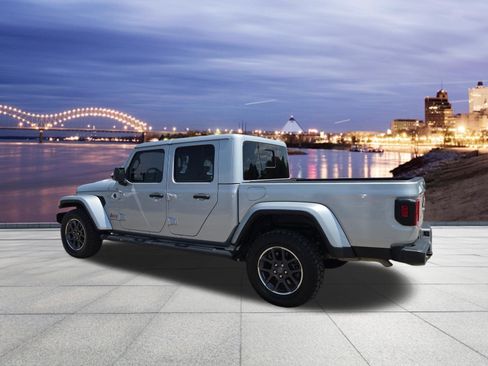 Used 2023 Jeep Gladiator Overland AWD/4WD image 3