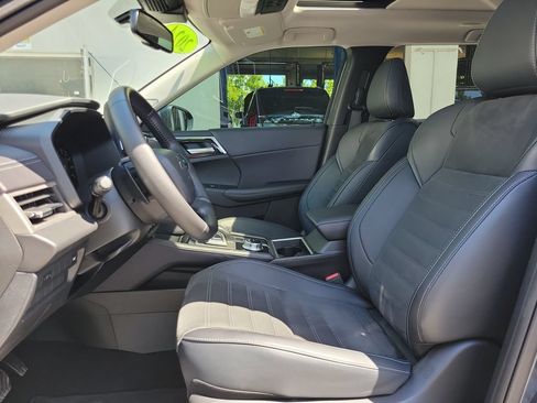 Used 2024 Mitsubishi Outlander SE Black Edition FWD image 7