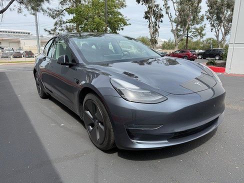 Used 2023 Tesla Model 3 Standard Range image 2