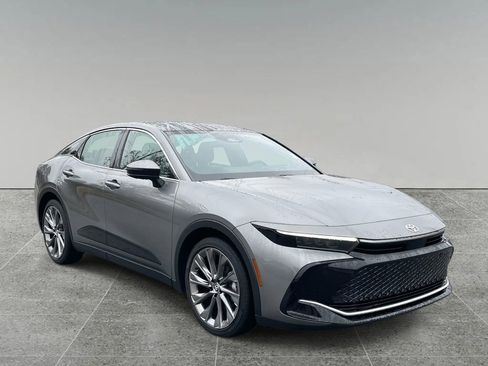 Used 2024 Toyota Crown Limited image 7