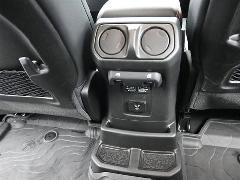 Used 2025 Jeep Wrangler Rubicon image 27