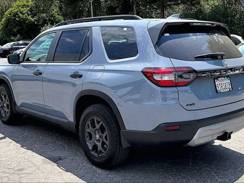 Used 2025 Honda Pilot TrailSport image 6