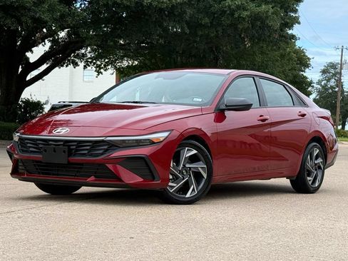 Used 2025 Hyundai Elantra Sport FWD image 2