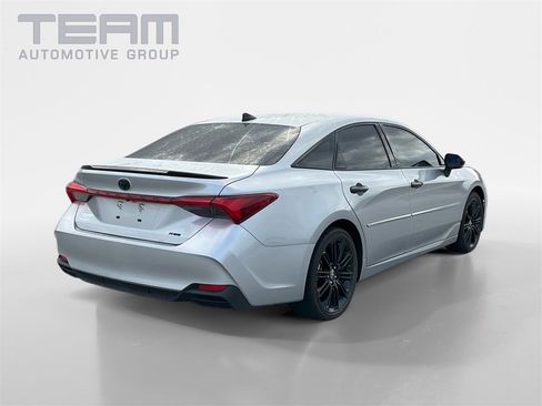 Used 2022 Toyota Avalon XSE image 7