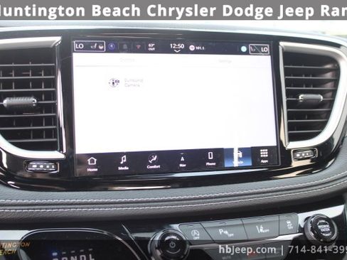 Used 2026 Chrysler Pacifica Select image 29