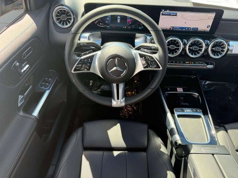 Used 2025 Mercedes-Benz GLB 250 GLB 250 image 19