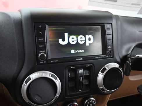 Used 2016 Jeep Wrangler Unlimited Sahara w/ Connectivity Group image 34