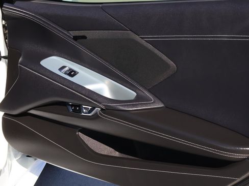 Used 2025 Chevrolet Corvette Stingray Coupe w/ 1LT image 18