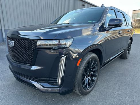 Used 2023 Cadillac Escalade Sport w/ LPO, ONYX Package image 13