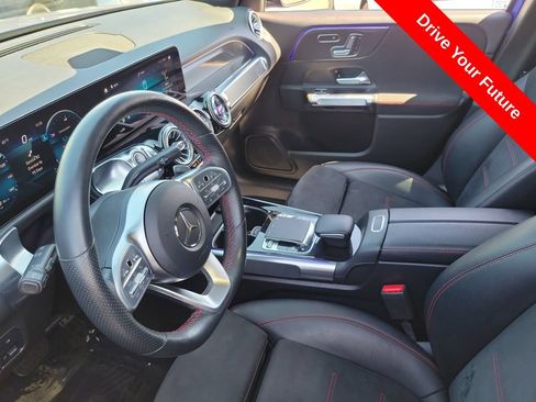 Used 2020 Mercedes-Benz GLB 250 image 3