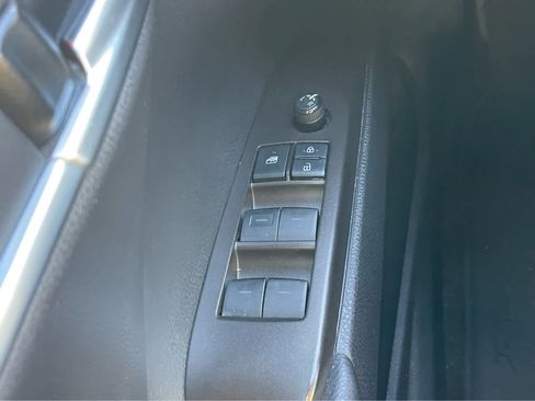 Used 2021 Toyota Camry SE image 18