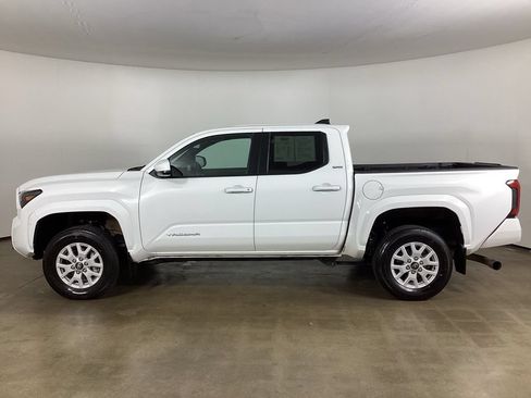 Used 2024 Toyota Tacoma SR5 AWD/4WD image 9