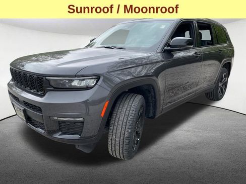 Used 2025 Jeep Grand Cherokee L Limited w/ Black Appearance Package AWD/4WD image 5