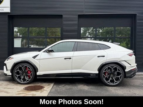 Used 2024 Lamborghini Urus Performante AWD/4WD image 2