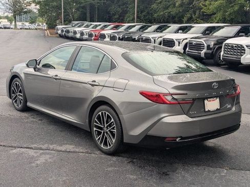 Used 2025 Toyota Camry XLE FWD image 5