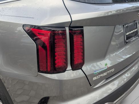 Certified 2024 Kia Sorento EX FWD image 17