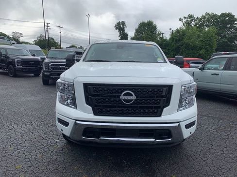 Used 2024 Nissan Titan SV w/ SV Convenience Package AWD/4WD image 3