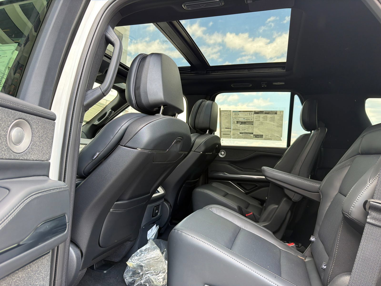 New 2026 Lincoln Navigator Reserve w/ Jet Appearance Package AWD/4WD image 20