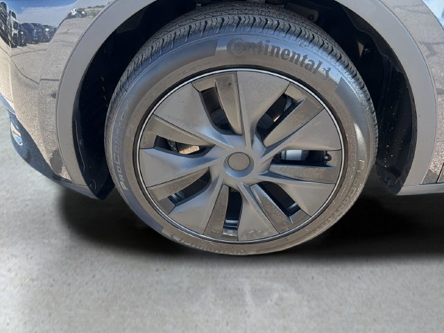 Used 2025 Tesla Model Y Long Range RWD image 25
