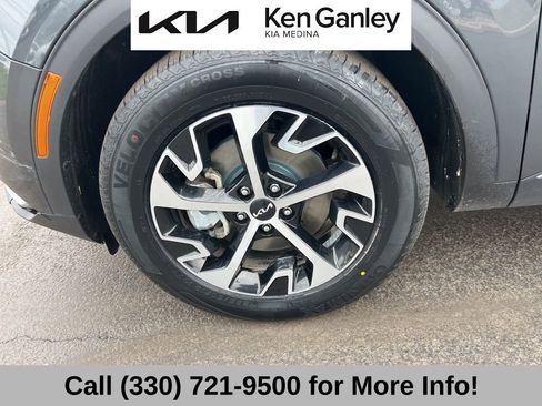 Certified 2024 Kia Sportage EX image 17