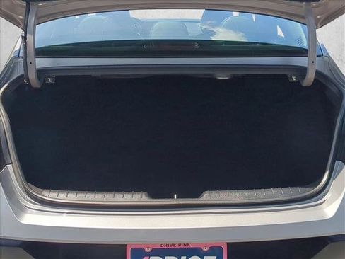 Used 2025 Hyundai Elantra Limited FWD image 6