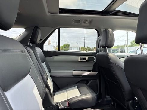 Used 2022 Ford Explorer XLT w/ Equipment Group 202A AWD/4WD image 23