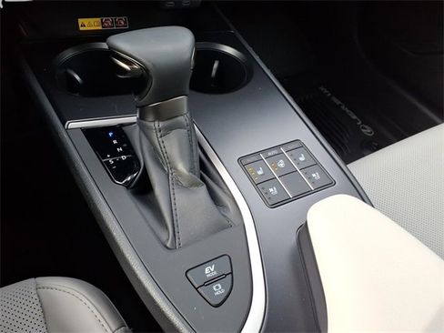 Certified 2024 Lexus UX 250h F Sport image 11