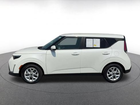Used 2025 Kia Soul LX w/ LX Technology Package FWD image 9