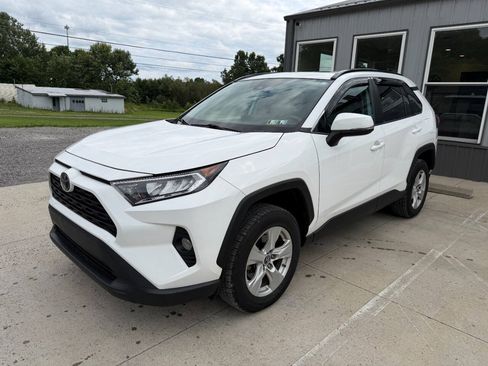 Used 2019 Toyota RAV4 XLE w/ All Weather Liner Package AWD/4WD image 3