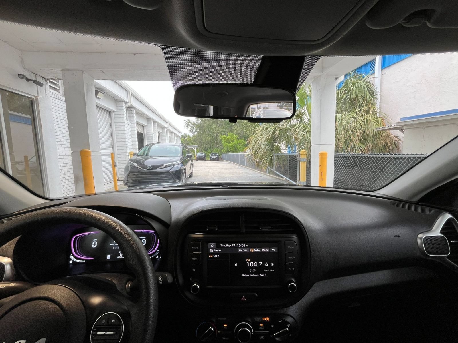 Used 2025 Kia Soul LX w/ LX Technology Package FWD image 30
