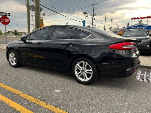 Used 2018 Ford Fusion SE w/ Fusion SE Technology Package image 5