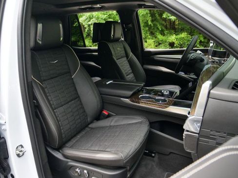 Used 2026 Cadillac Escalade Platinum Sport w/ LPO, ONYX Package AWD/4WD image 49