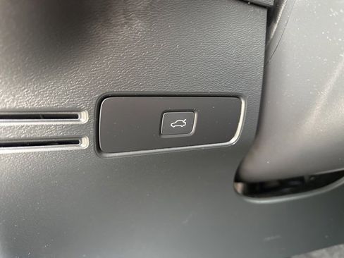 Certified 2025 Volvo XC40 B5 Plus image 31