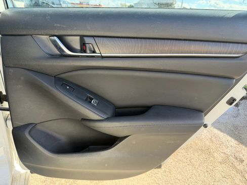 Used 2018 Honda Accord Touring image 16
