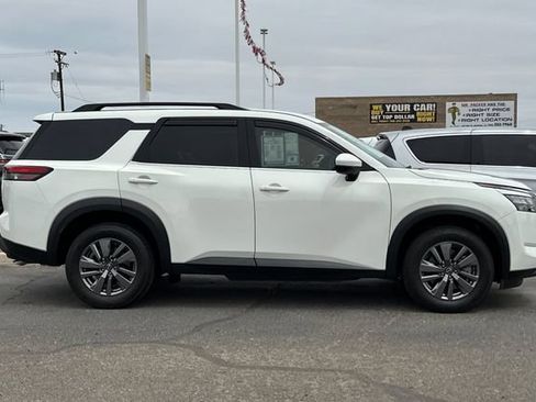 Used 2025 Nissan Pathfinder SV FWD image 6