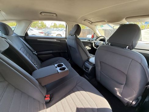 Used 2020 Ford Fusion SE FWD image 18