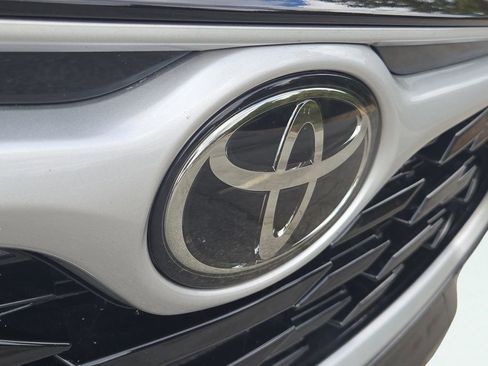 Used 2022 Toyota Highlander XLE image 4