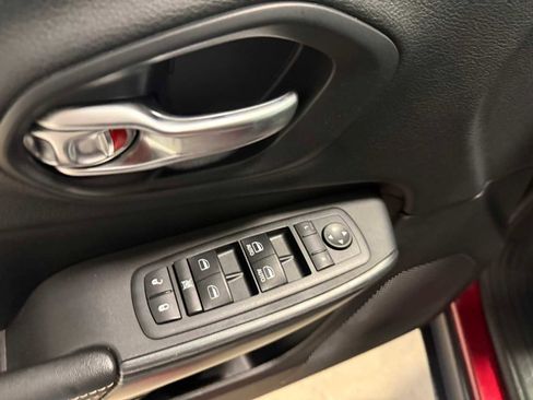 Used 2017 Jeep Cherokee Limited AWD/4WD image 21