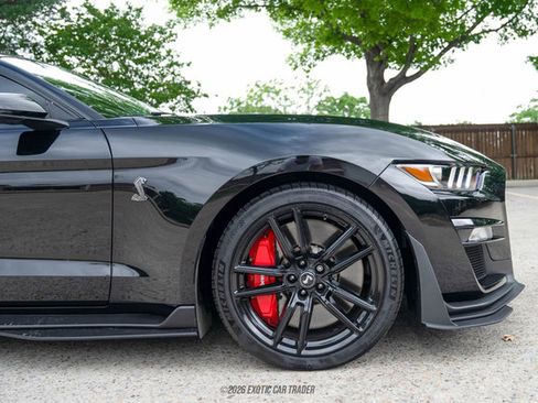 Used 2022 Ford Mustang Shelby GT500 w/ Technology Package RWD image 11