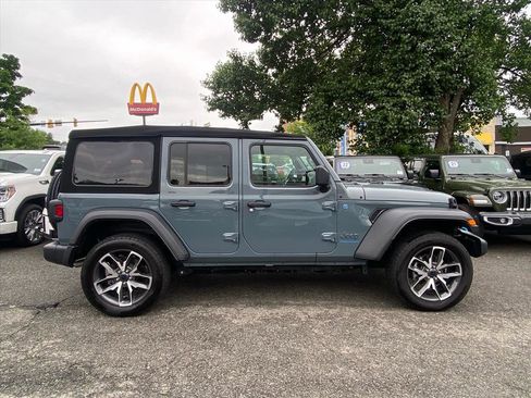 Used 2024 Jeep Wrangler Unlimited w/ Convenience Group AWD/4WD image 2