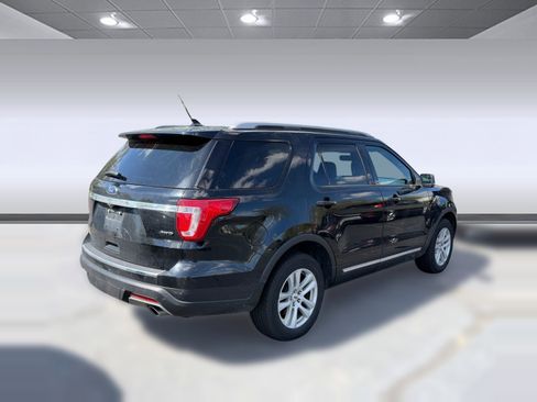 Used 2018 Ford Explorer XLT w/ Equipment Group 202A image 7