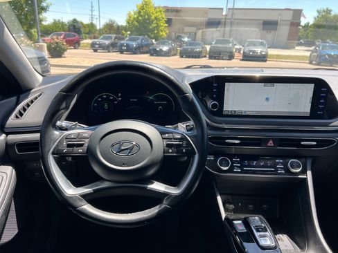 Used 2022 Hyundai Sonata Limited w/ Cargo Package FWD image 2